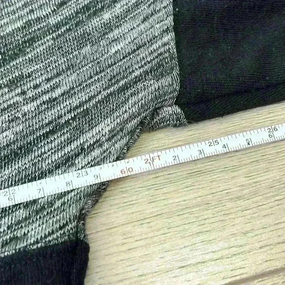 Victoria’s Secret PINK Black & Grey Pullover Size M - Picture 6 of 9